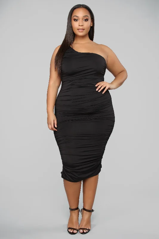 Barely Know Me One Shoulder Midi Dress - Black