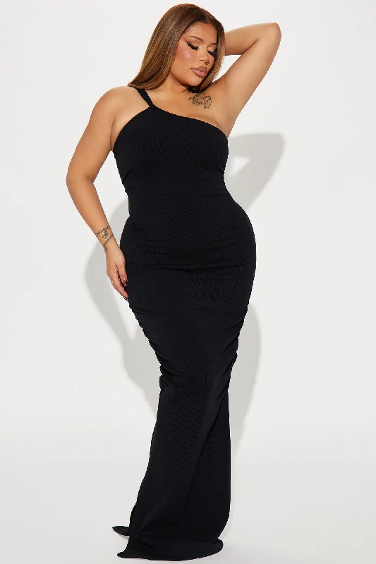 Kamaria Snatched Maxi Dress - Black